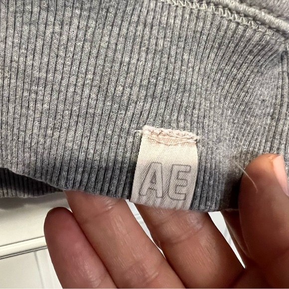 American Eagle Outfitters Gray and Green Crewneck Sweater size medium - Picture 5 of 12